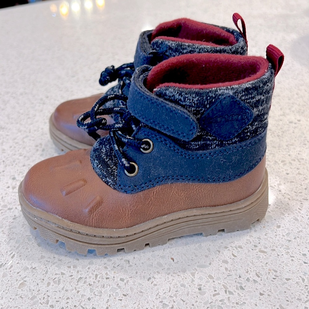 New! Never worn carters boots toddler size 7m